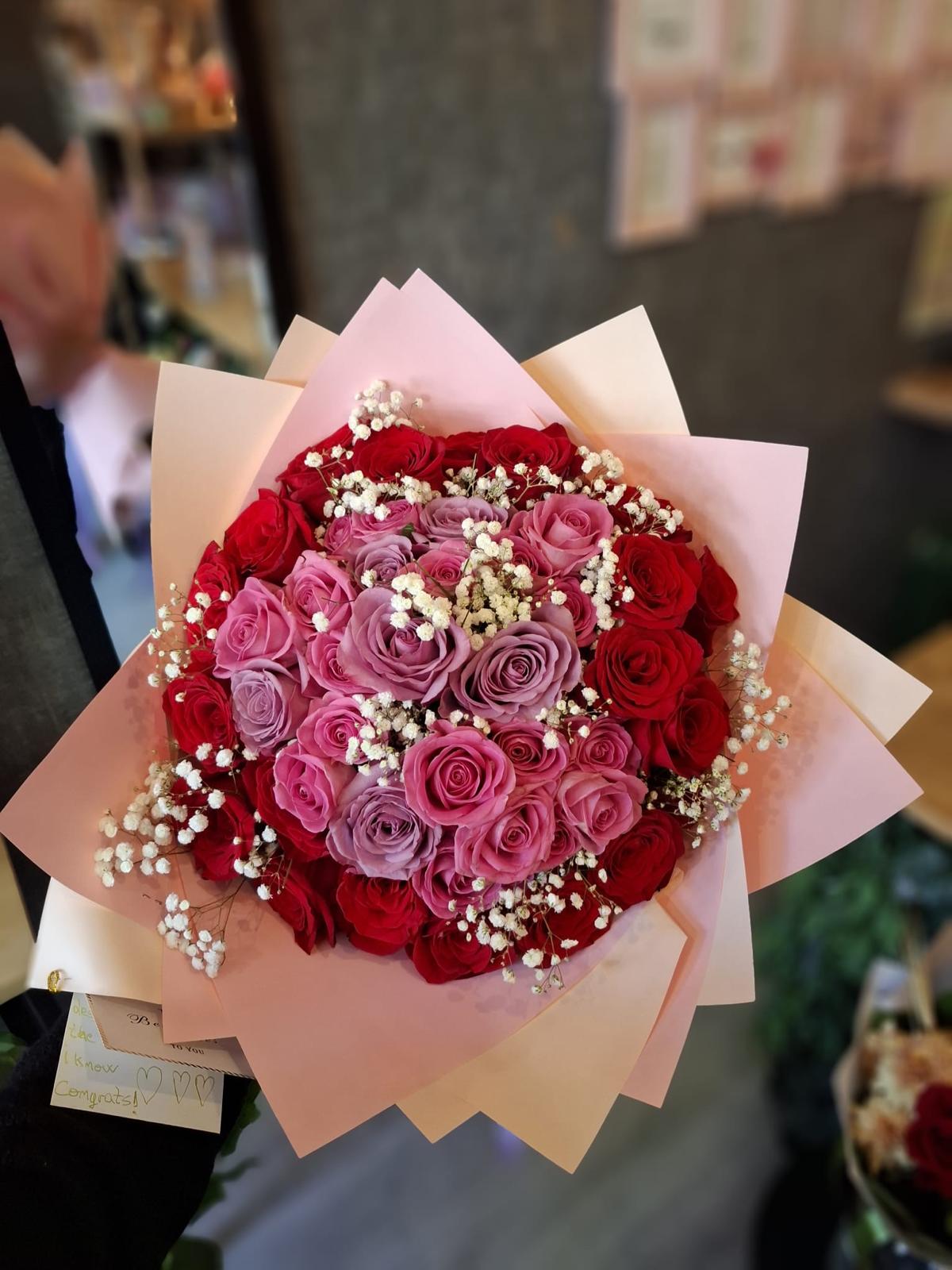 Buchet 51 Trandafiri Multicolor